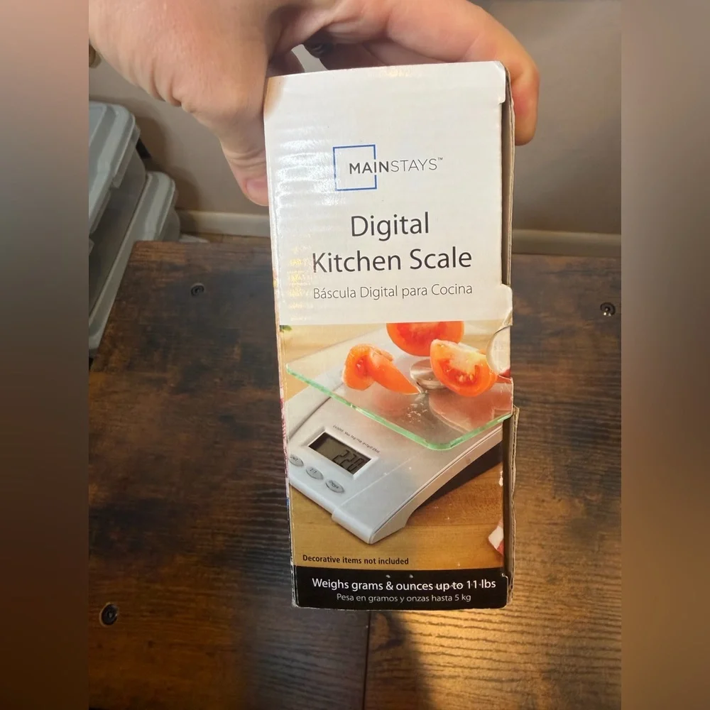Mainstays Glass Digital Kitchen Scale with a 5000g/11 lb capacity.